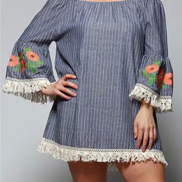 Velzera Chambray Embroidered Floral Tunic Mini Dress Top Medium Size 1X - Picture 9 of 9